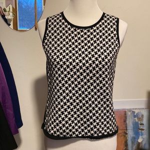 CASUAL CORNER vintage sleeveless sweater vest. Black and white herringbone front
